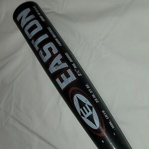 Easton Magnum Youth Baseball Bat MDL #LK16 28 Inch 21 Oz. 2 1/4 Inch Dia